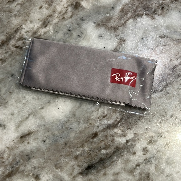 Ray-Ban sunglasses case - Picture 6 of 6